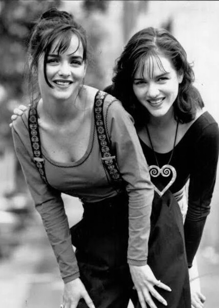 Gayle and Gillian Blakeney photo
