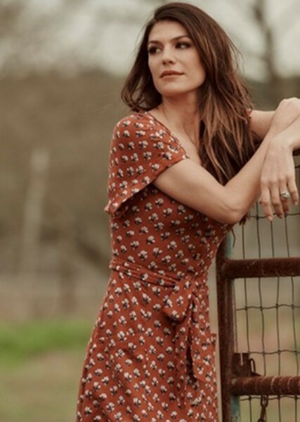 Genevieve Padalecki photo