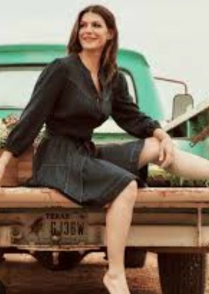 Genevieve Padalecki photo
