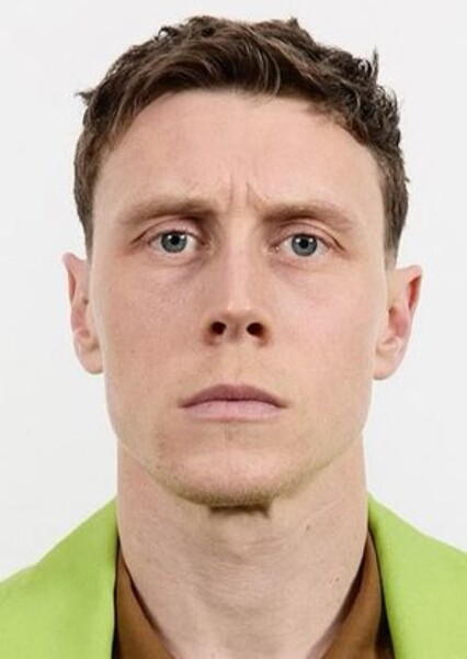 George MacKay photo