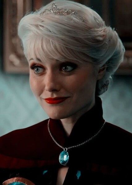 Georgina Haig photo