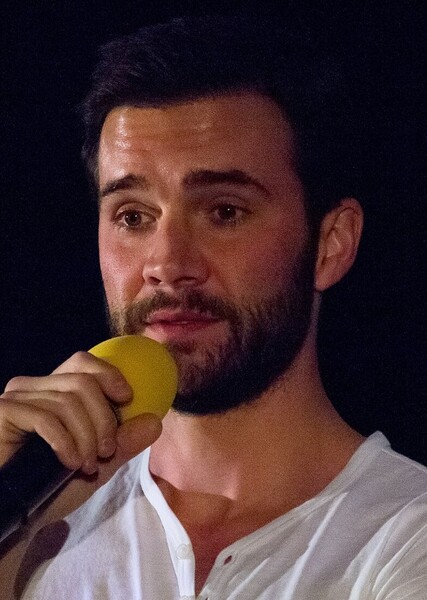 Gil McKinney photo