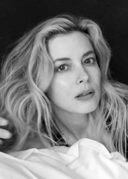 Gillian Jacobs photo
