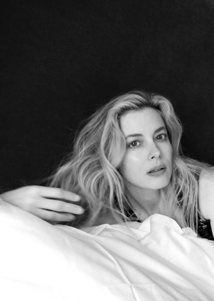 Gillian Jacobs photo