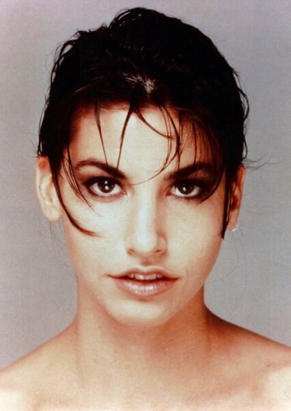 Gina Gershon