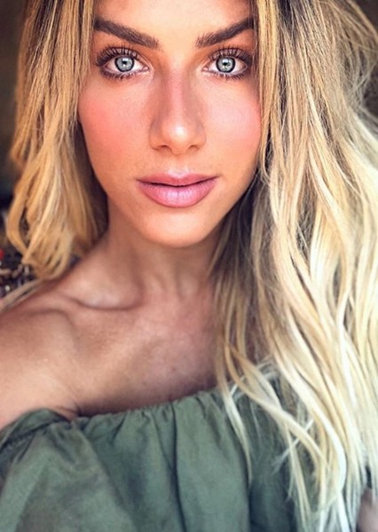 Giovanna Ewbank photo