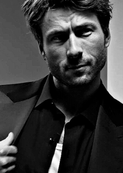 Glen Powell photo