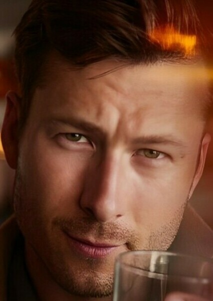 Glen Powell photo