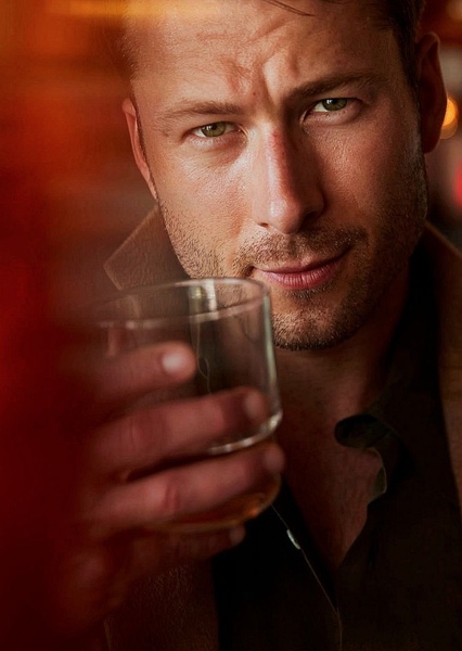 Glen Powell photo