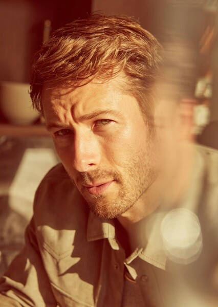 Glen Powell photo