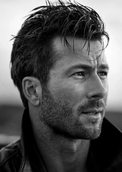 Glen Powell photo