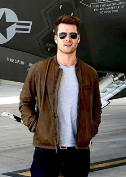 Glen Powell photo