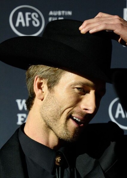 Glen Powell photo