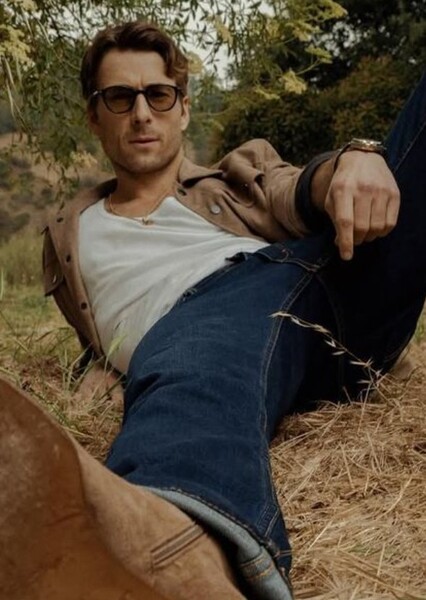 Glen Powell photo