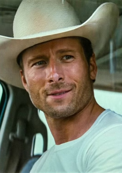 Glen Powell photo