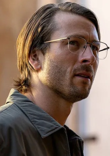Glen Powell photo