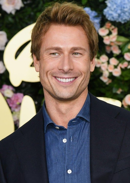 Glen Powell photo