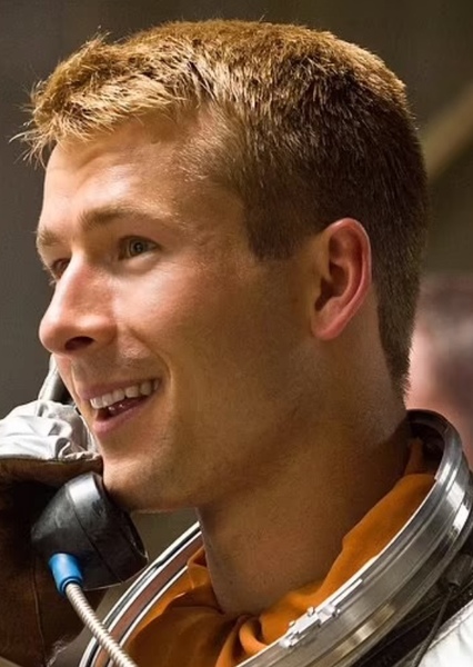 Glen Powell photo