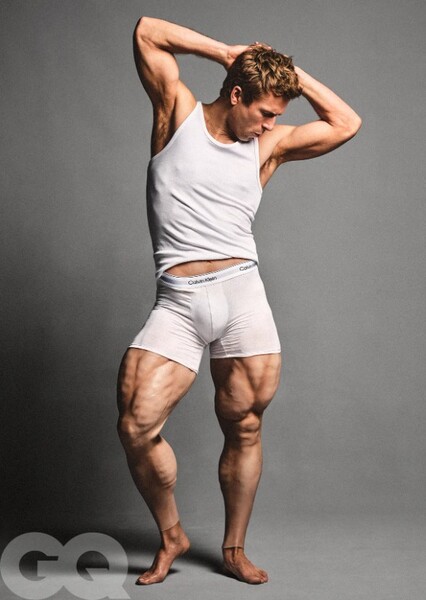 Glen Powell photo
