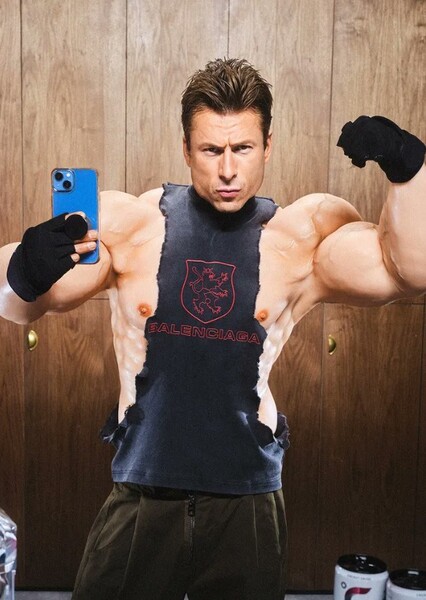 Glen Powell photo