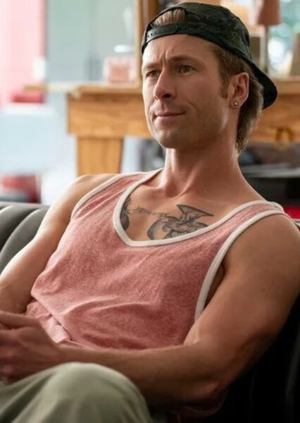 Glen Powell photo
