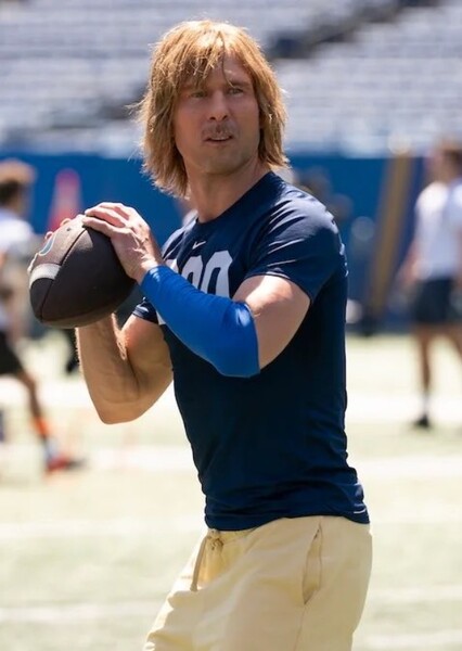 Glen Powell photo