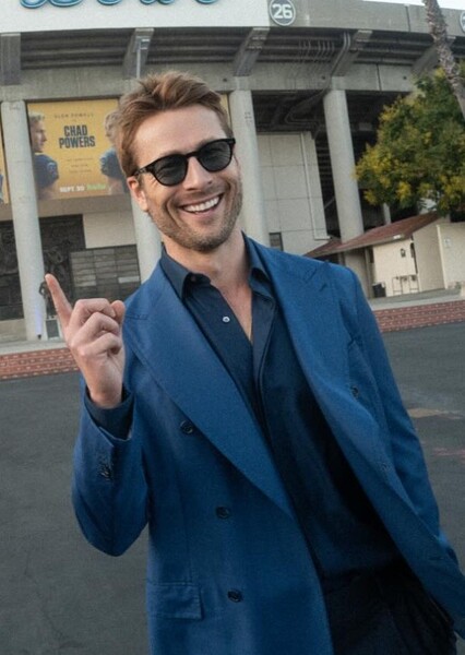 Glen Powell photo