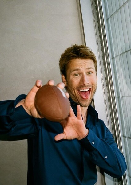 Glen Powell photo