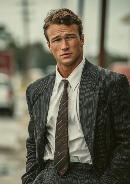 Glen Powell photo