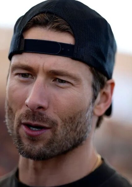 Glen Powell photo