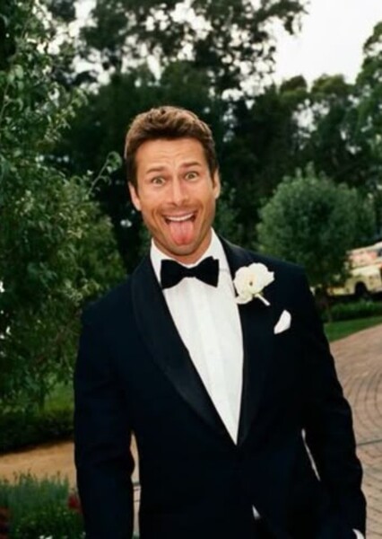 Glen Powell photo