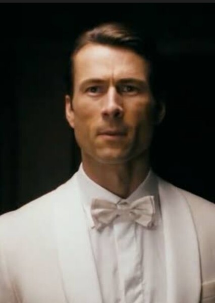 Glen Powell photo