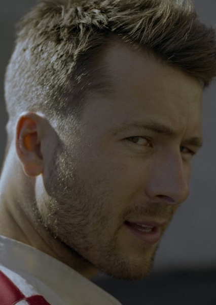 Glen Powell photo