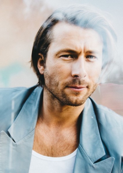 Glen Powell photo