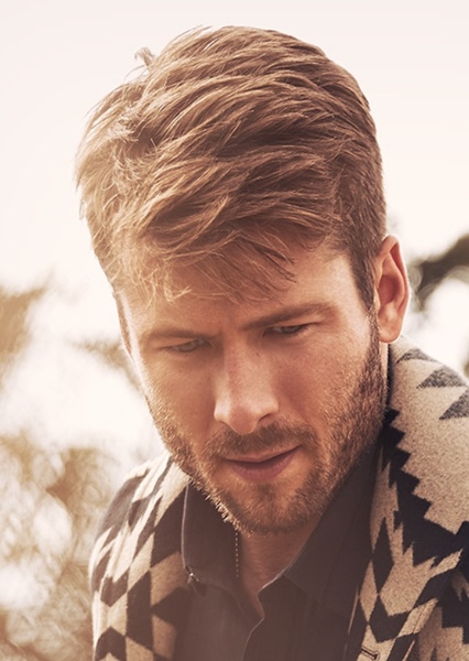 Glen Powell photo