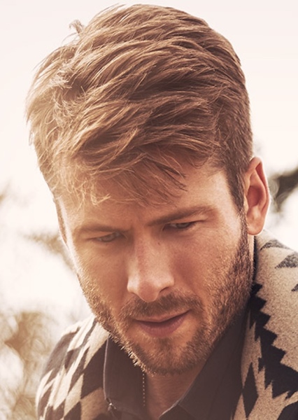 Glen Powell photo