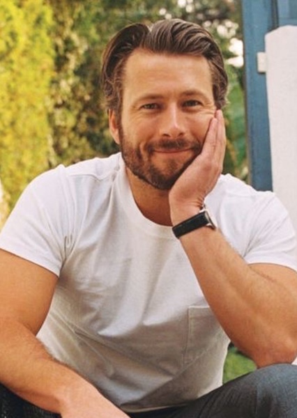Glen Powell photo