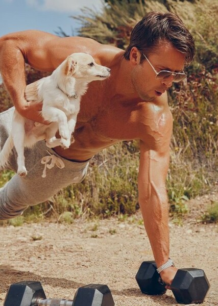 Glen Powell photo