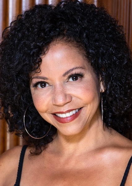 Gloria Reuben photo