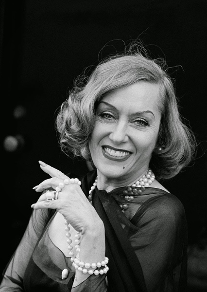 Gloria Swanson photo