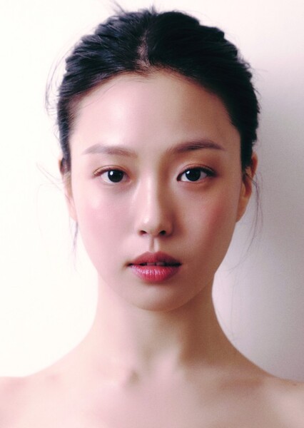Go Min-si photo