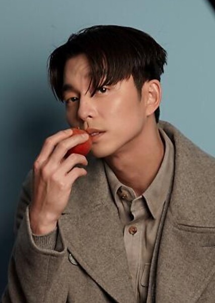 Gong Yoo photo