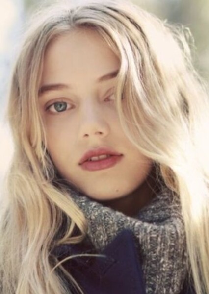 Grace Van Dien photo