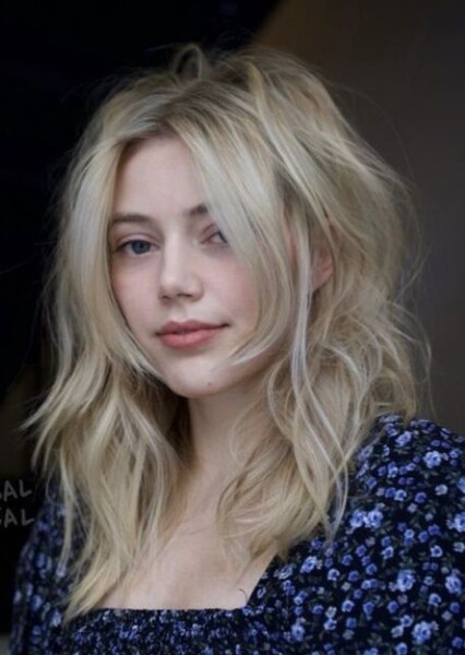 Grace Van Dien photo