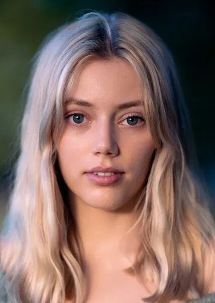 Grace Van Dien photo