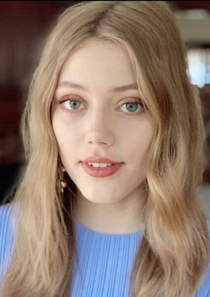 Grace Van Dien photo
