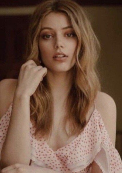 Grace Van Dien