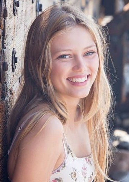 Grace Van Dien photo