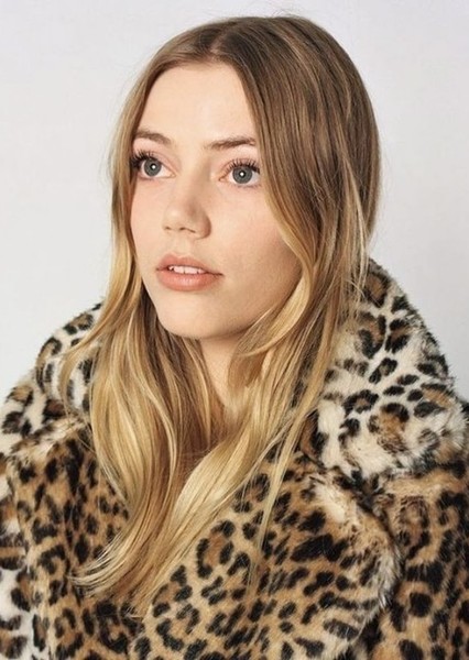 Grace Van Dien photo