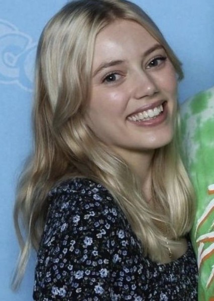 Grace Van Dien photo